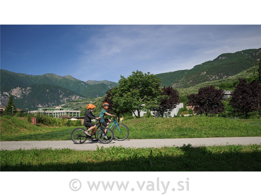 Cube otroško kolo NUMOVE 200 modra (topasblue´n´nebula)