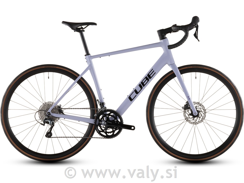 Cube cestno kolo Attain Race (cyclamen´n´black)