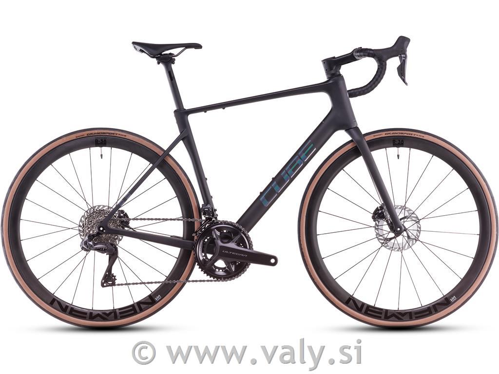 Cube cestno kolo Attain C:62 SLT črna (carbon-n-rainbow)