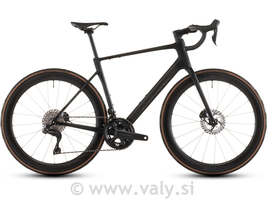 Cube cestno kolo Attain C:62 SLT črna (carbon`n´coalchrome)