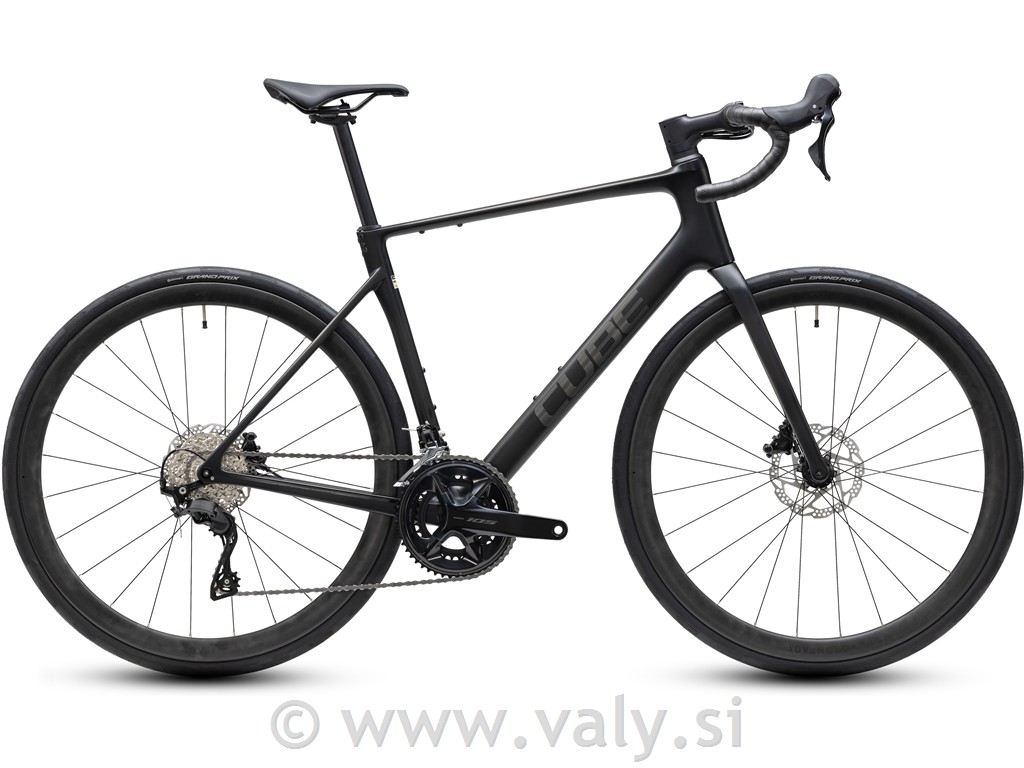 Cube cestno kolo Attain C:62 Race črna