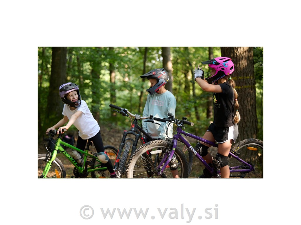 Cratoni čelada Madcat MIPS z odstranljivim ščitnikom brade