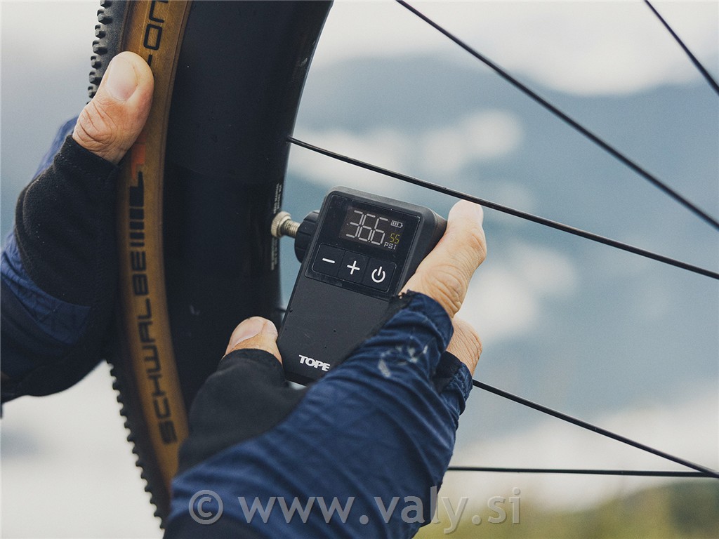 Topeak električna tlačilka E-Booster Digital TDP-E02