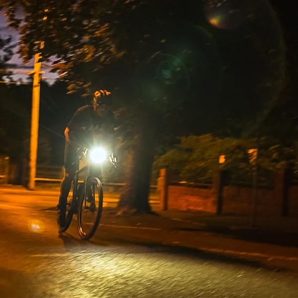 Ravemen sprednja svetilka RAVEMEN FR1100