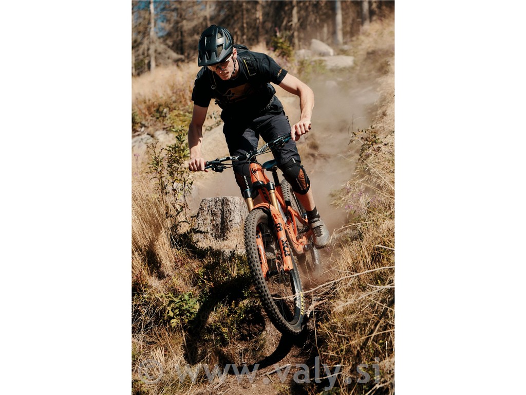 Fidlock bidon TWIST bottle 600 + Bike Base črna