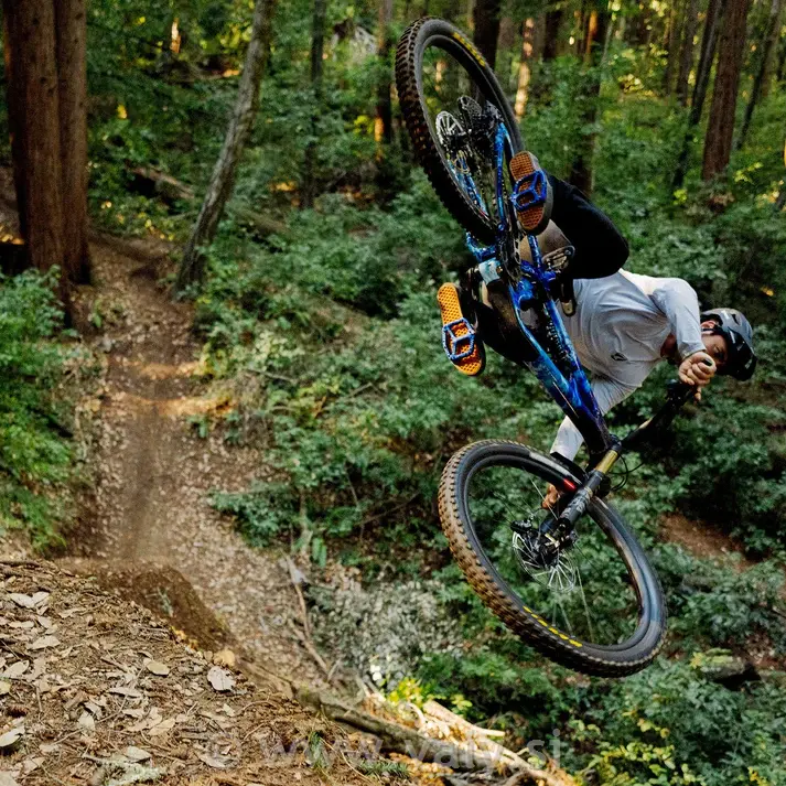 OneUp flat pedala Wave siva