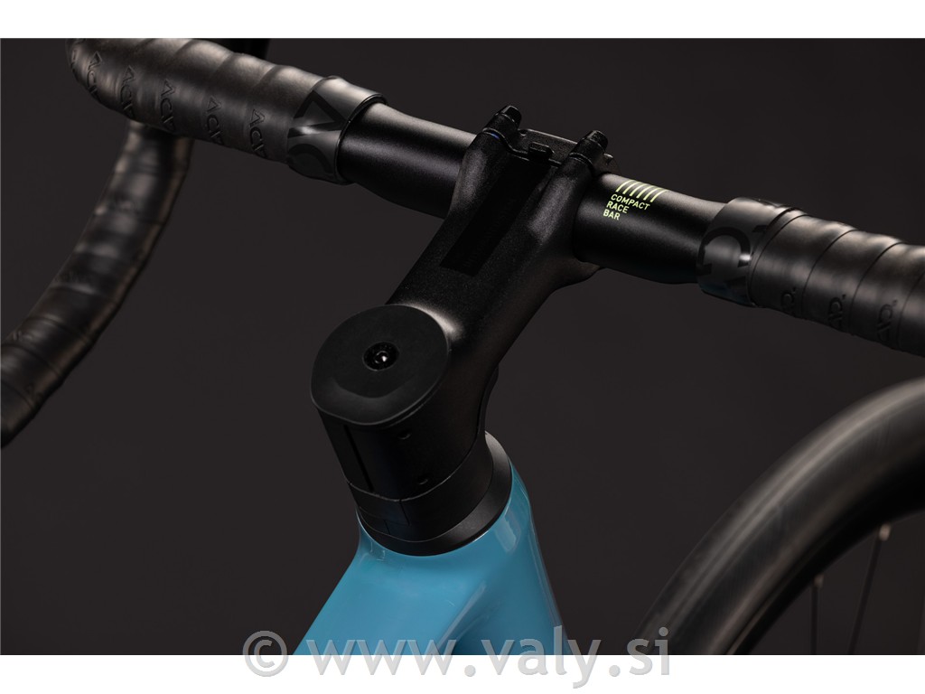 Cube cestno kolo Attain Pro svetlo modra (surfblue´n´black)