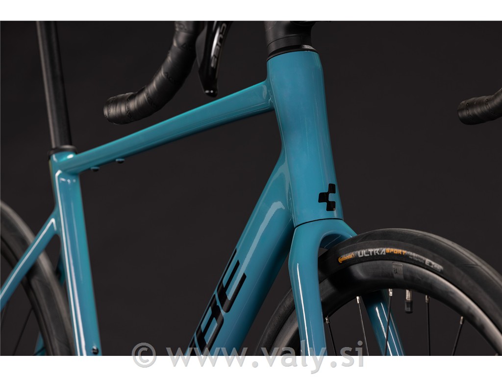 Cube cestno kolo Attain Pro svetlo modra (surfblue´n´black)