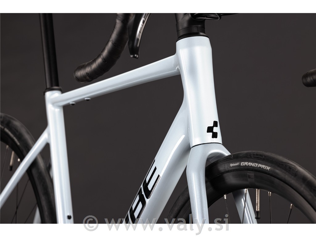 Cube cestno kolo Attain Race (glacier´n´black)