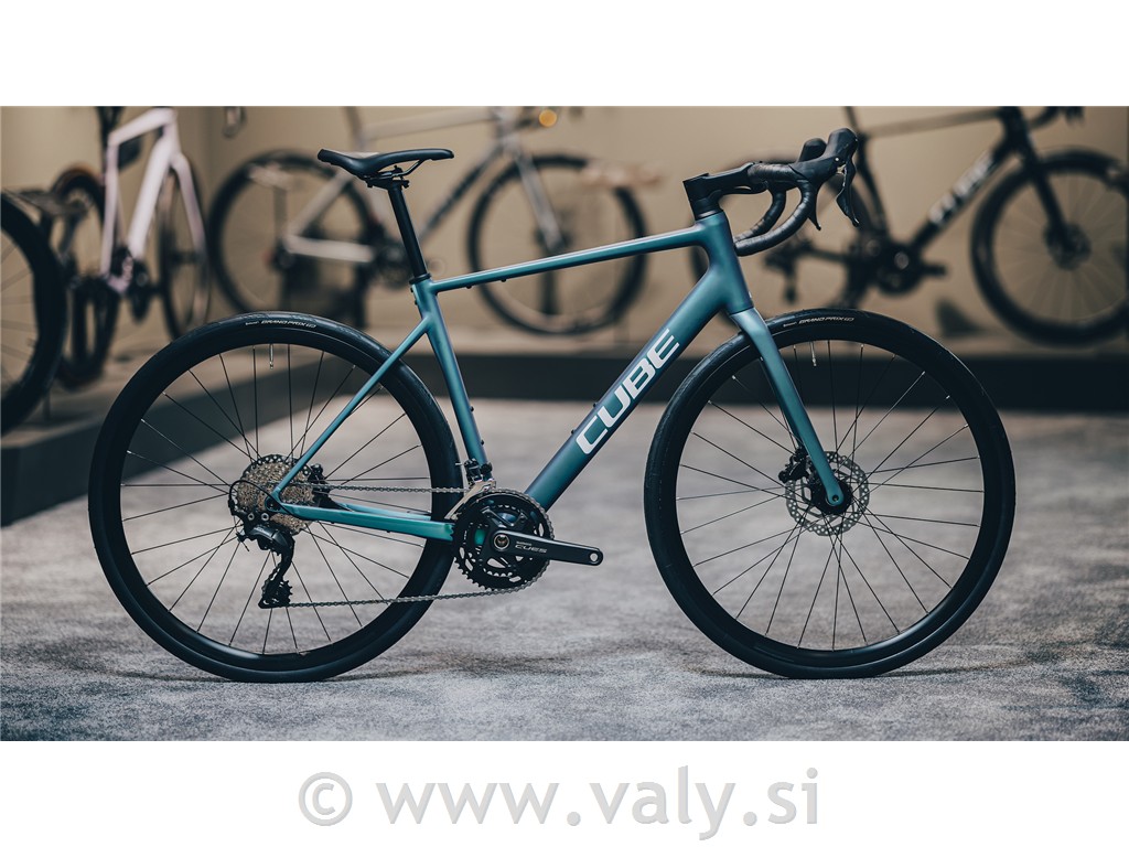 Cube cestno kolo Attain Race (smaragdgrey´n´white)