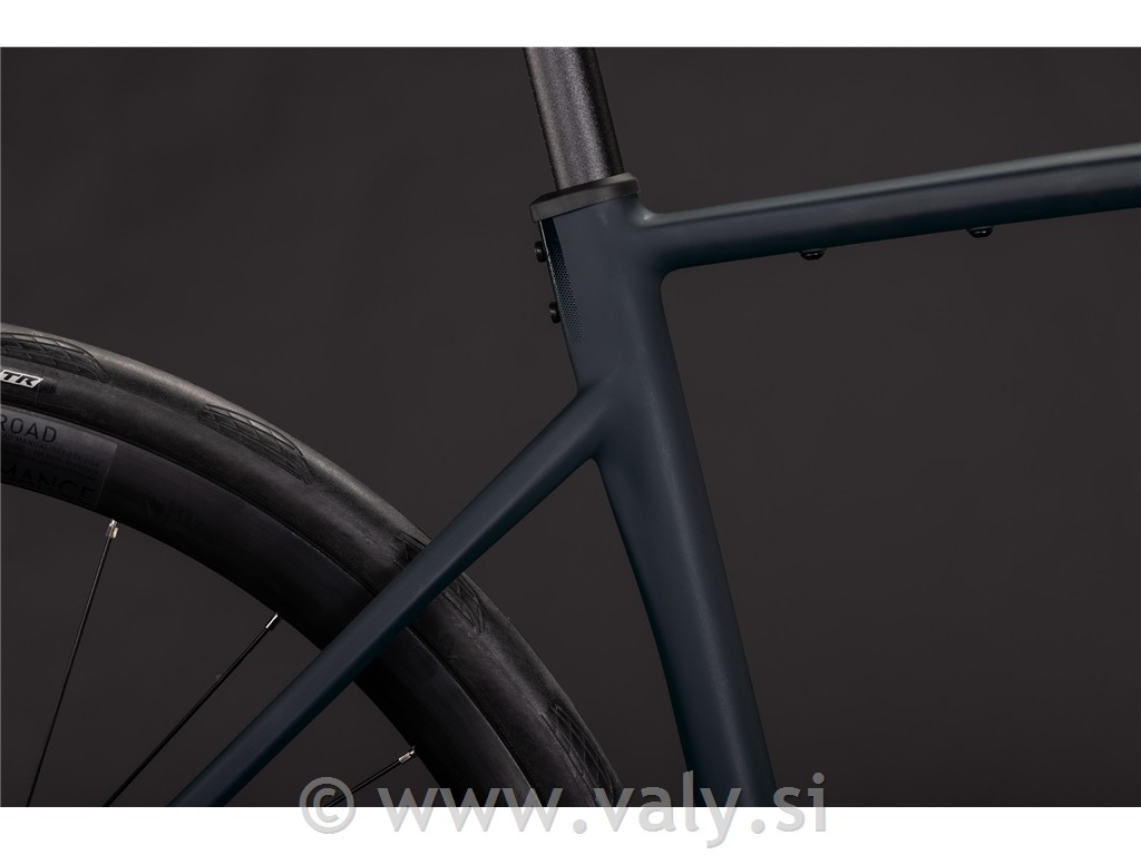 Cube cestno kolo Attain SLX črna (black´n´chrome)