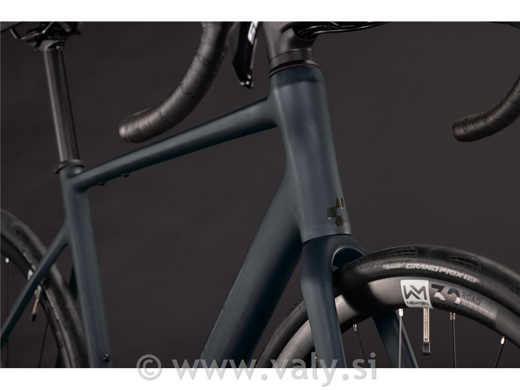 Cube cestno kolo Attain SLX črna (black´n´chrome)