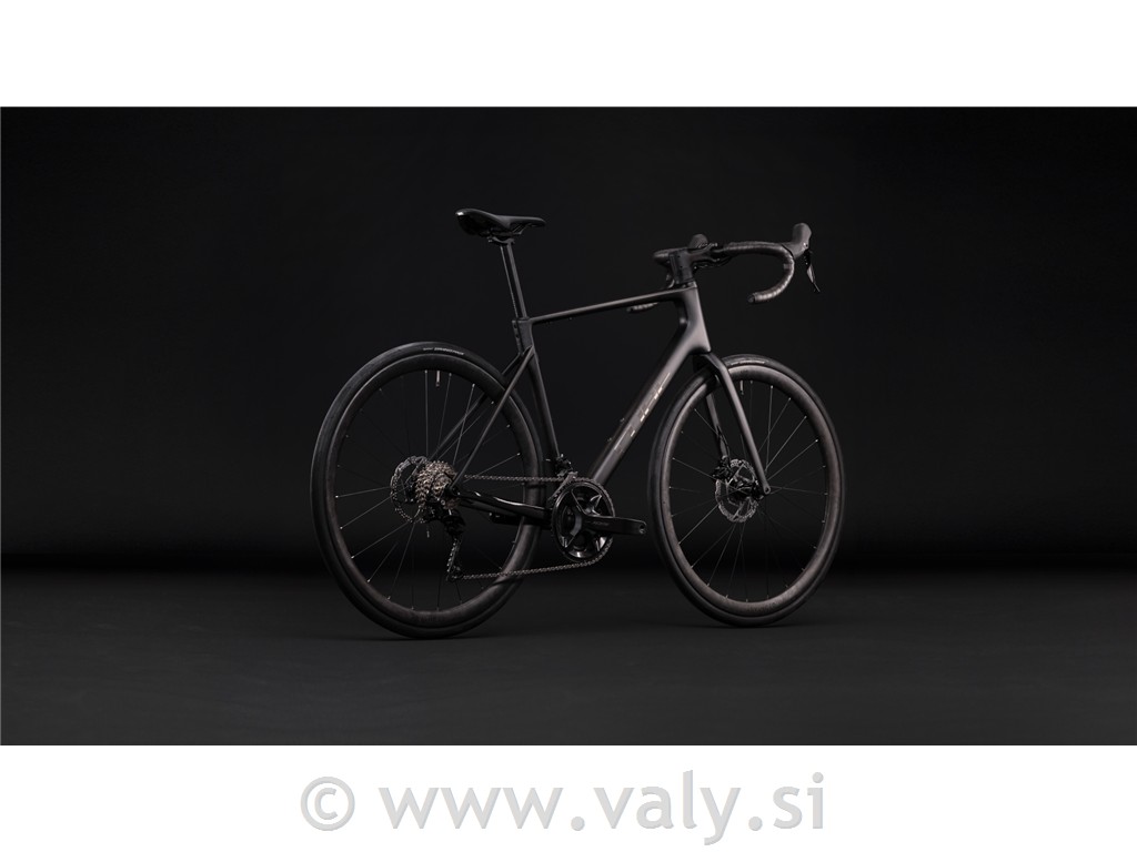 Cube cestno kolo Attain C:62 Race črna