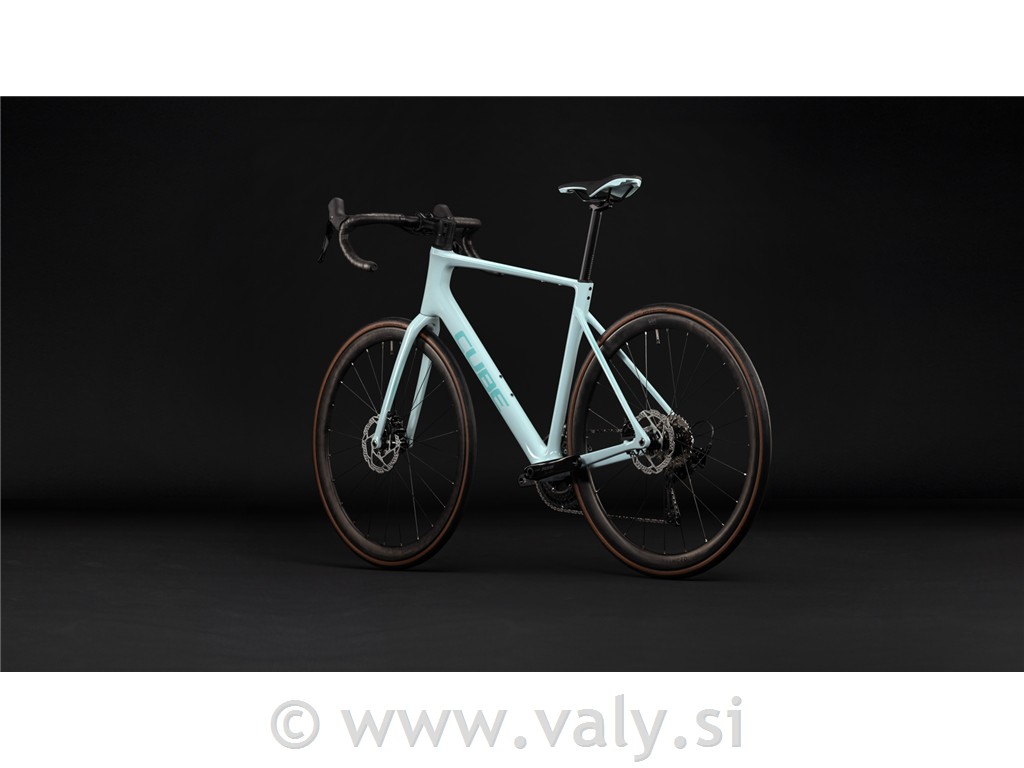 Cube cestno kolo Attain C:62 Race frostymint´n´mint