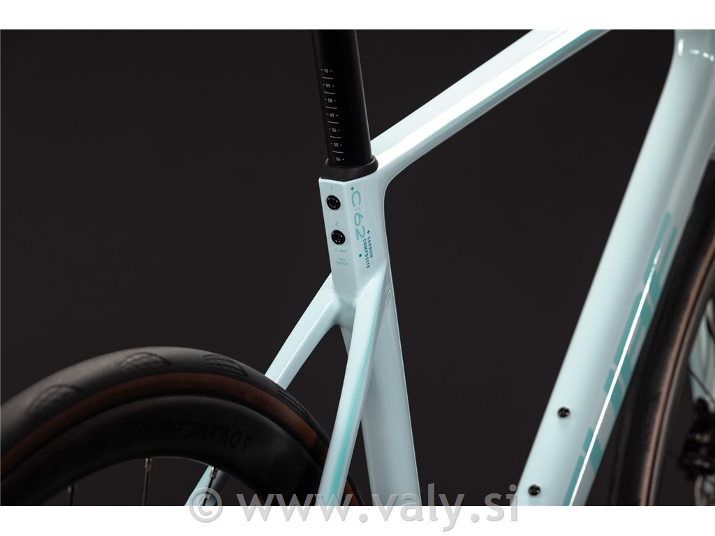 Cube cestno kolo Attain C:62 Race frostymint´n´mint