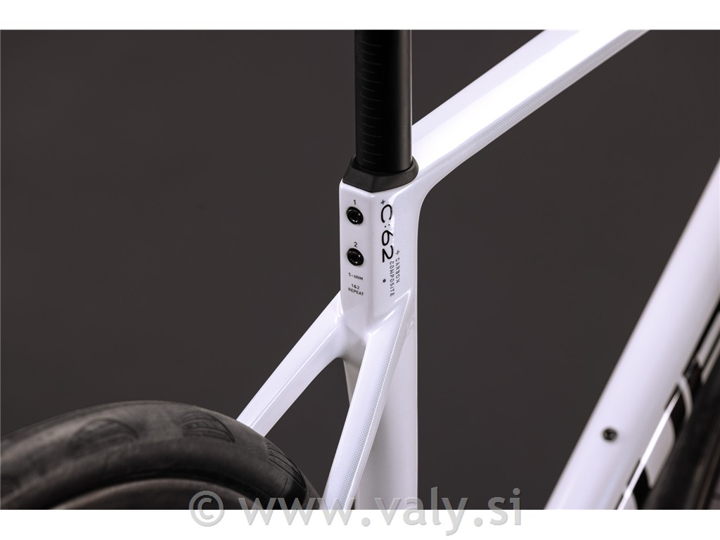 Cube cestno kolo Attain C62 SLX bela (metallicwhite´n´black)