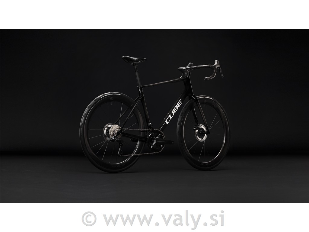 Cube cestno kolo Attain C:62 SLT črna (carbon´n´white)
