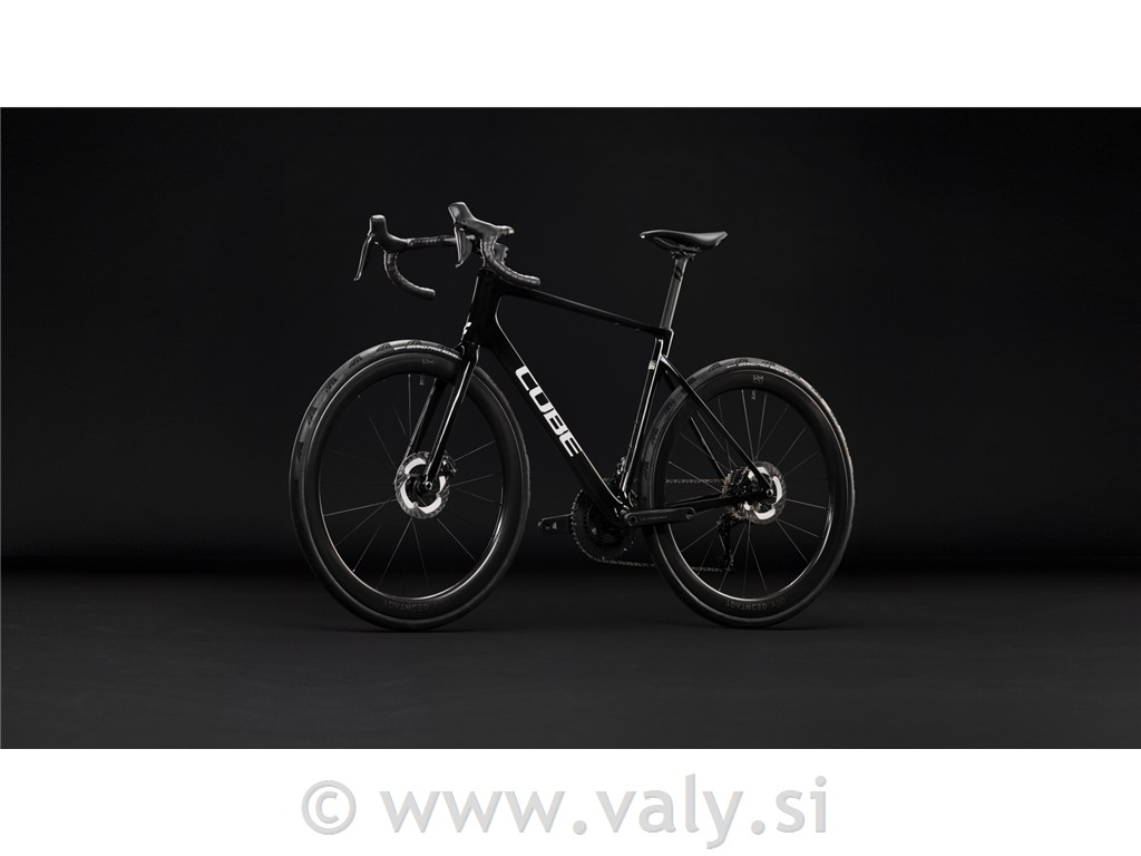 Cube cestno kolo Attain C:62 SLT črna (carbon´n´white)