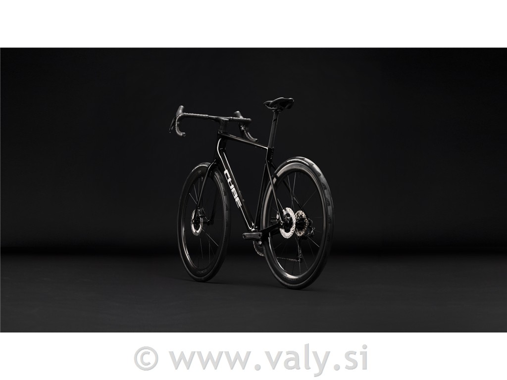 Cube cestno kolo Attain C:62 SLT črna (carbon´n´white)