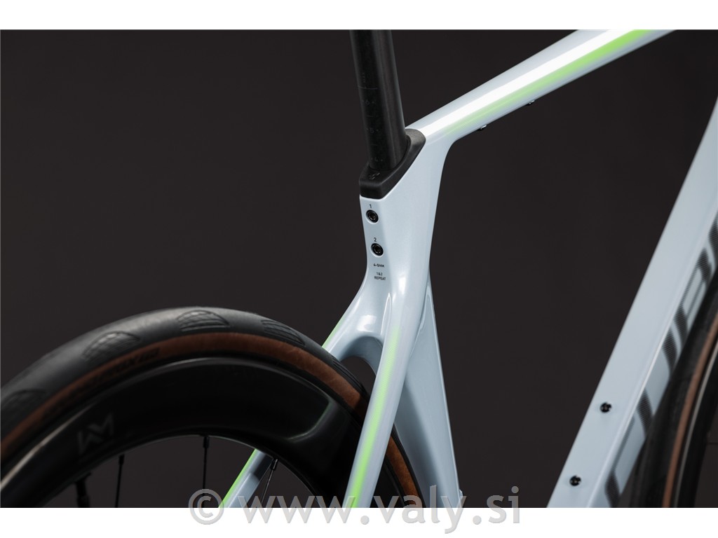 Cube cestno kolo Agree C:62 EX glacier´n´black