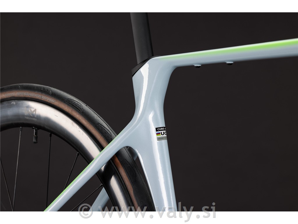 Cube cestno kolo Agree C:62 EX glacier´n´black