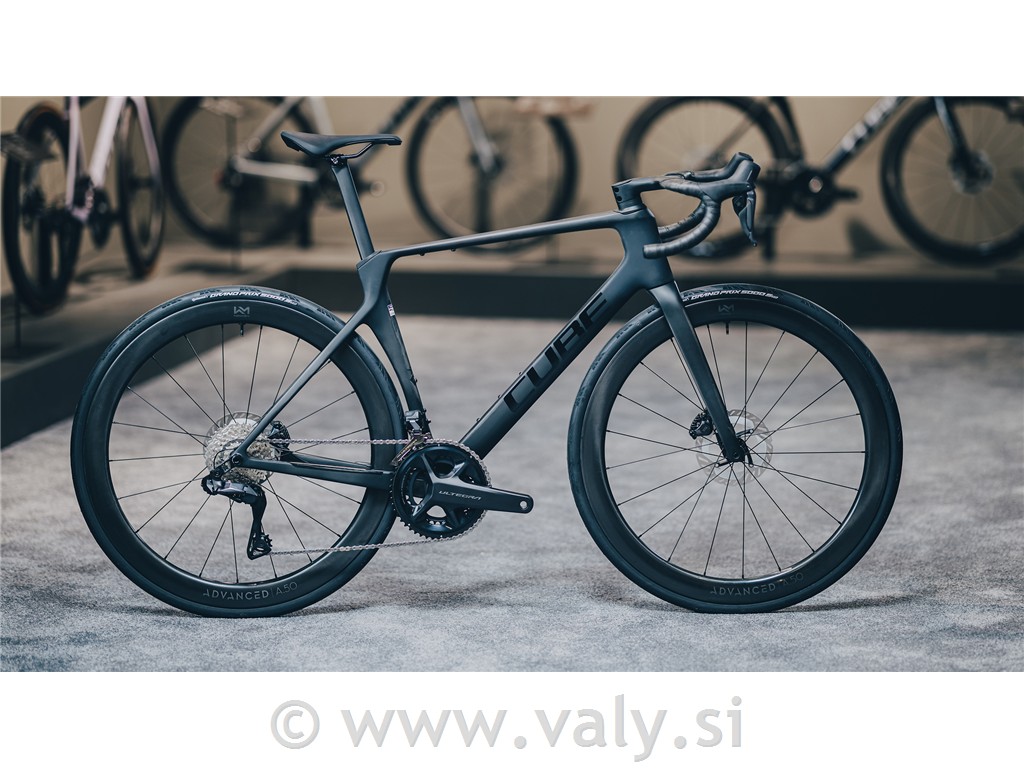 Cube cestno kolo Agree C:62 Pro črna (carbon´n´black)