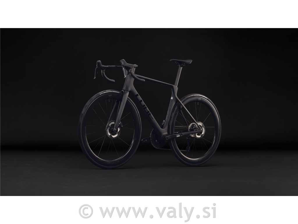 Cube cestno kolo Agree C:62 Pro črna (carbon´n´black)