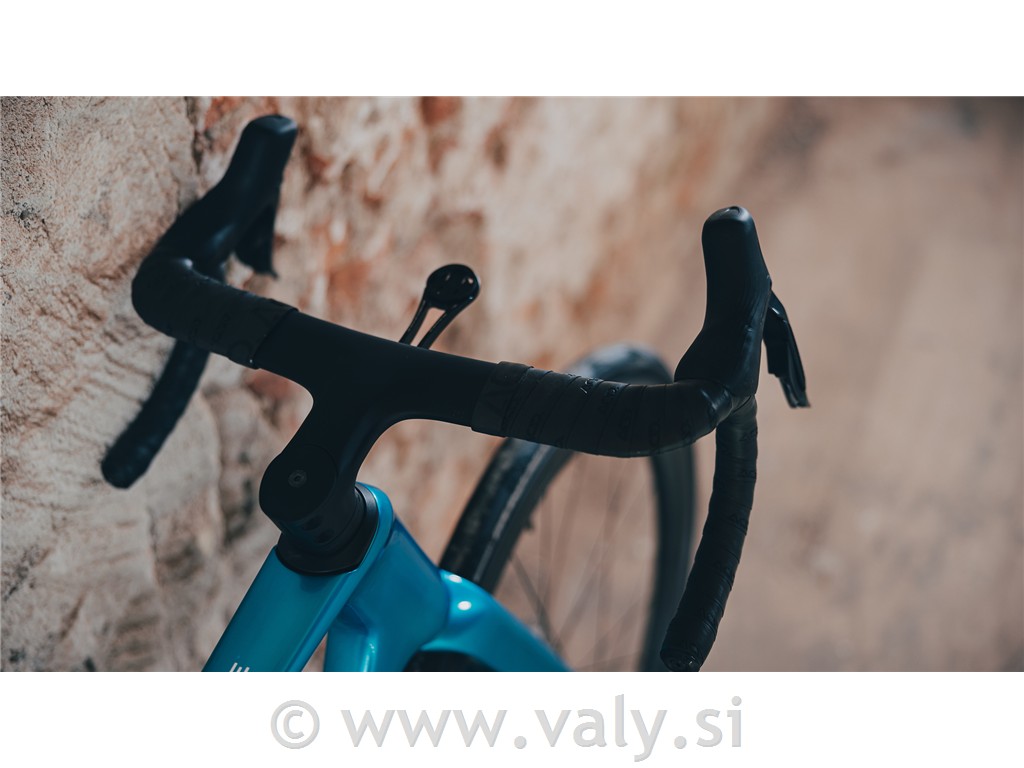 Cube cestno kolo Agree C:62 Race chromeblue´n´liquidblue