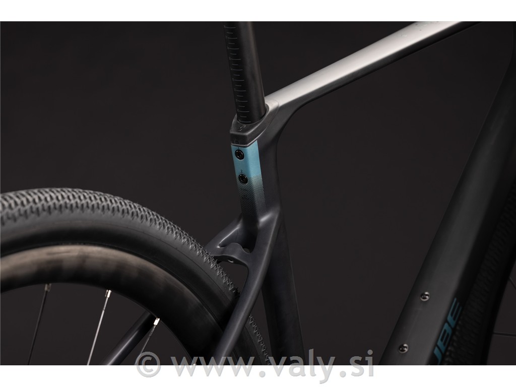 Cube gravel kolo Nuroad C:62 ONE črna (carbon´n´shiftverde)
