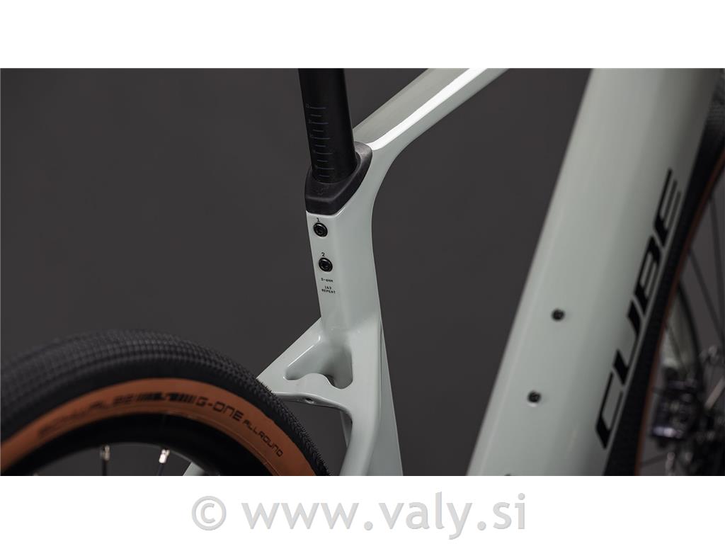 Cube električno gravel kolo Nuroad Hybrid C:62 RACE 400X