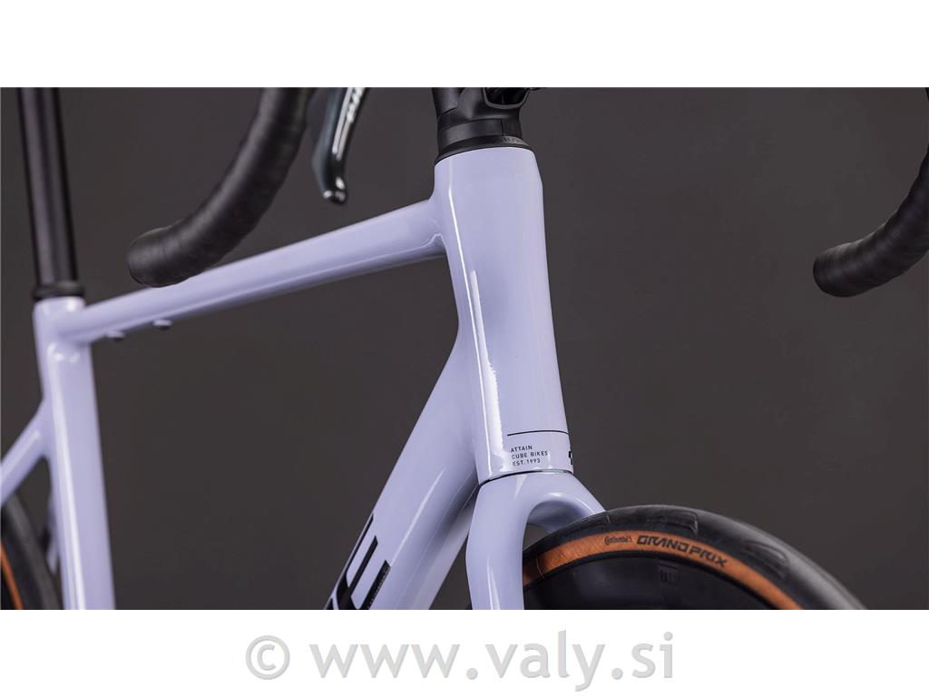 Cube cestno kolo Attain Race (cyclamen´n´black)