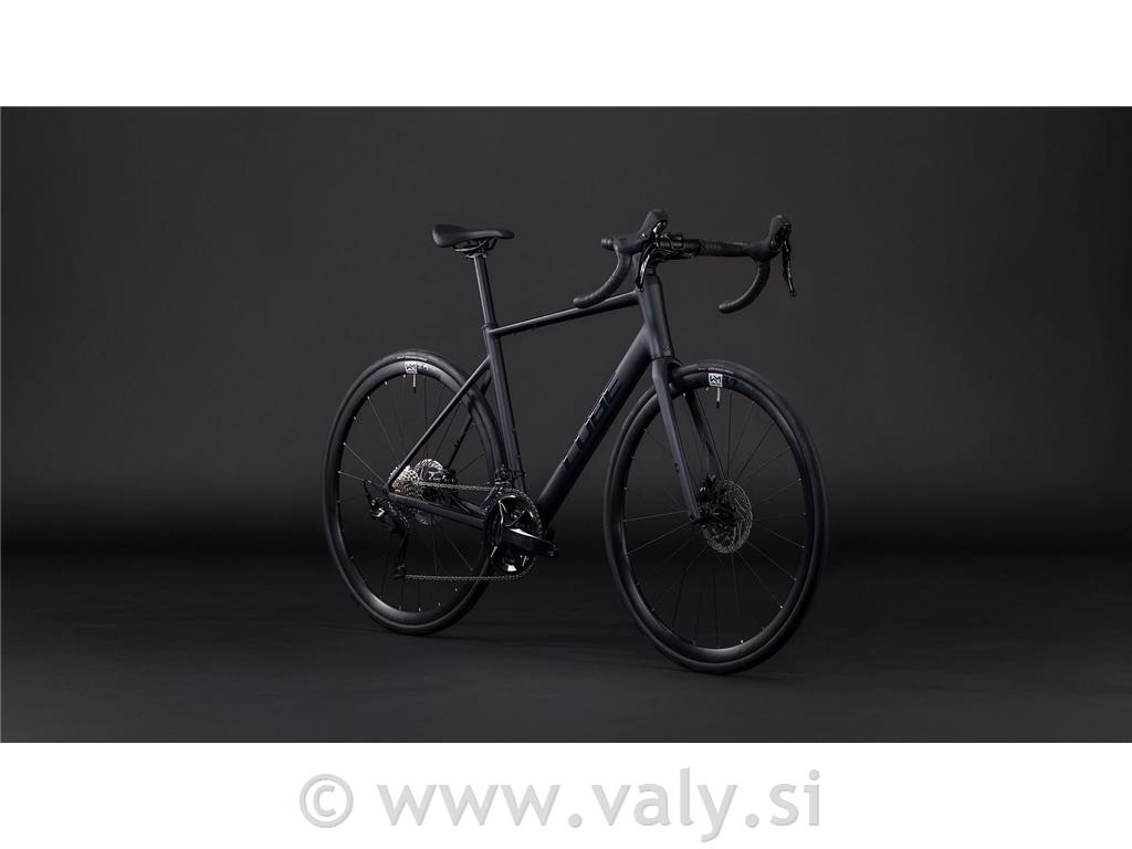 Cube cestno kolo Attain SLX črna (coal ´n´ prism)