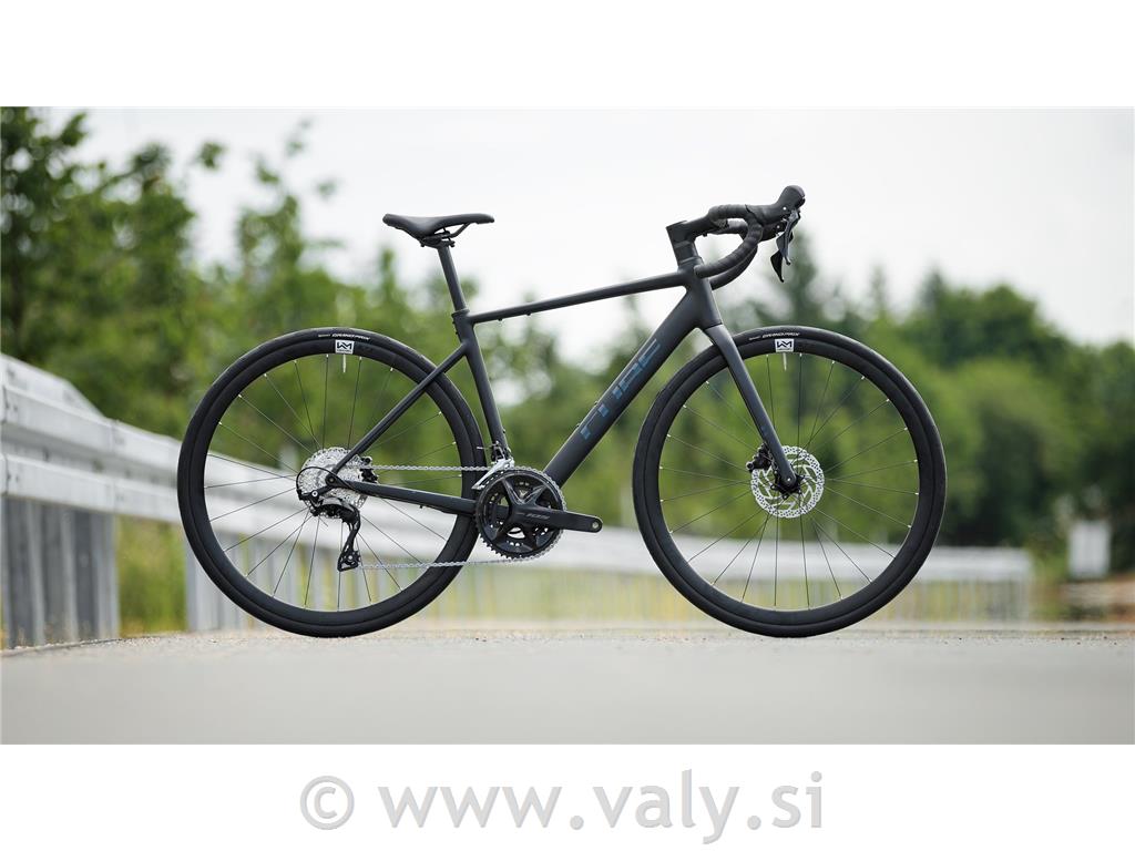 Cube cestno kolo Attain SLX črna (coal ´n´ prism)