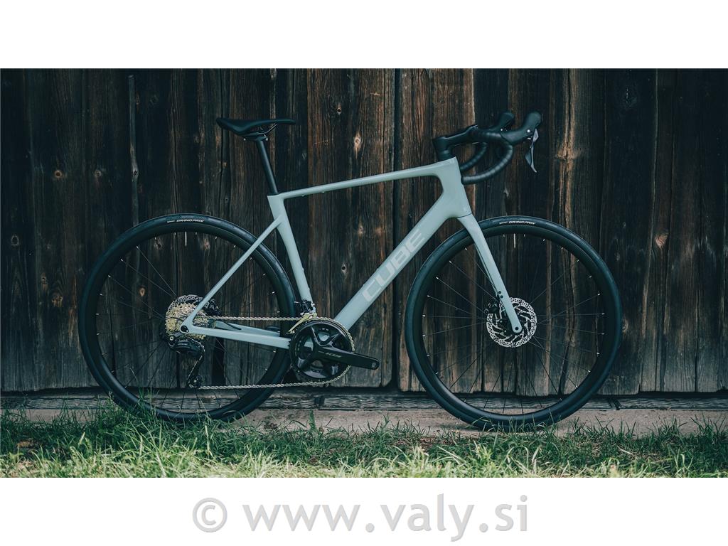 Cube kolo Attain C:62 Race sv. modra (skylightblue-n-cyan)