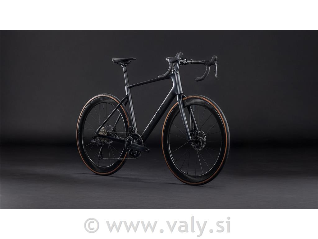 Cube cestno kolo Attain C:62 SLT črna (carbon`n´coalchrome)