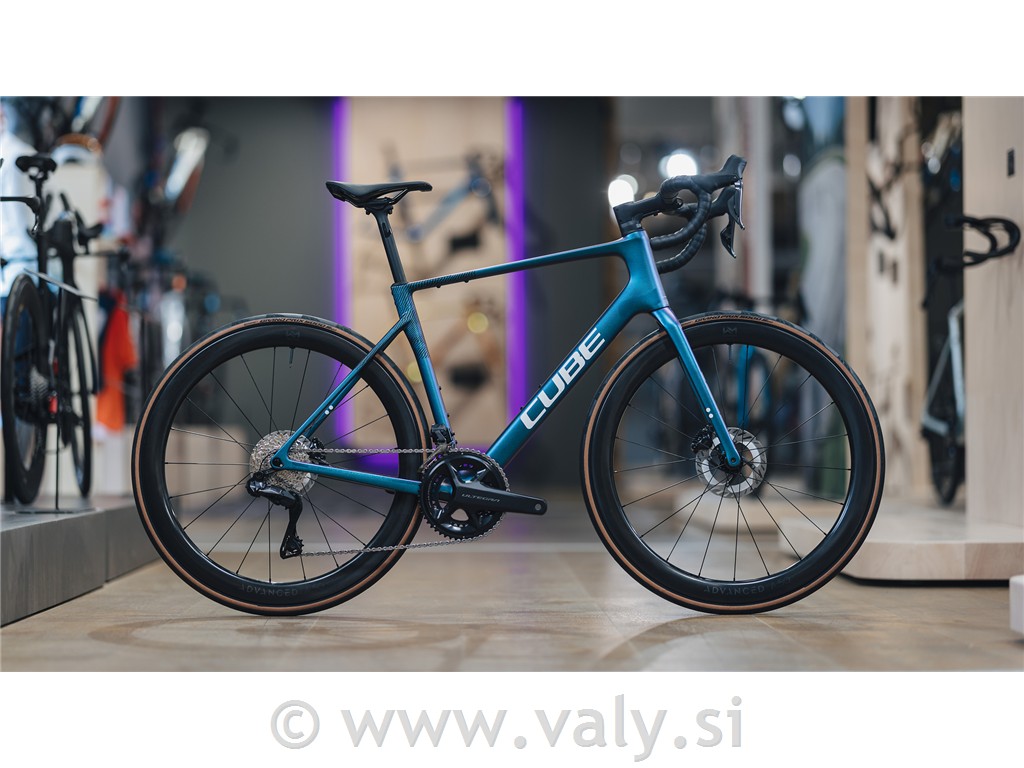 Cube cestno kolo Attain C:62 SLT modra (shiftmint´n´white)