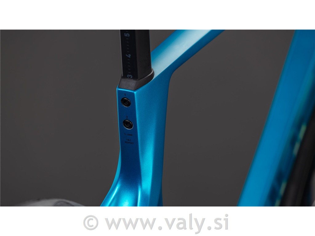 Cube cestno kolo Agree C:62 Pro modra (bali´n´prism)
