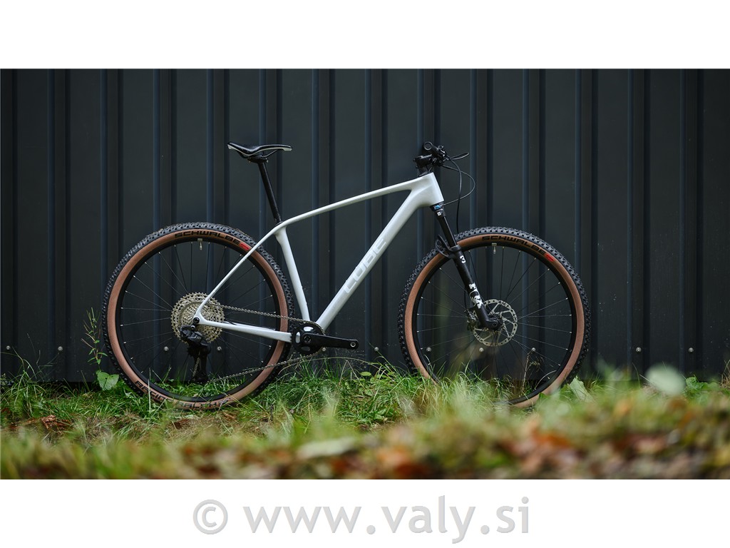 Cube gorsko kolo REACTION C:62 Race siva - bela