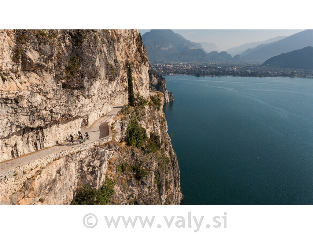 Cube gorsko kolo REACTION C:62 Race rdeča - bela