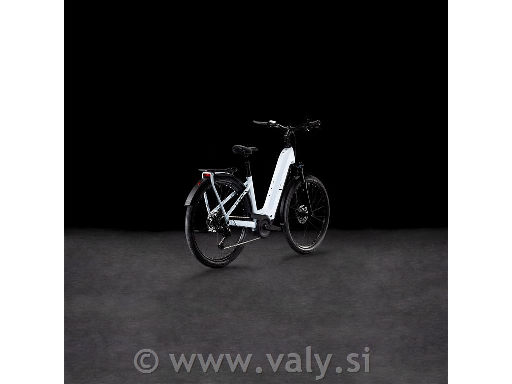 Cube električno kolo Kathmandu Hybrid ONE 800 EasyEntry bela