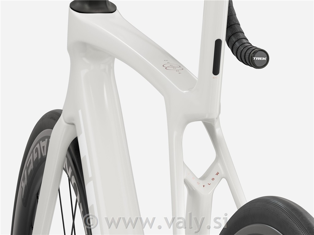 TREK cestno kolo MADONE SL 6 Gen. 8 bela